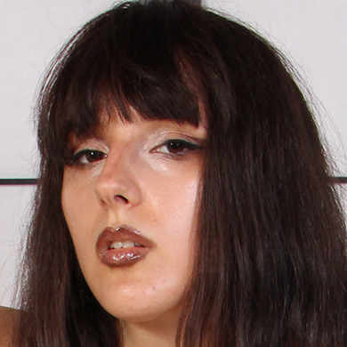 Kiki: Model available for foot fetish custom videos on FootFetishCustom.com