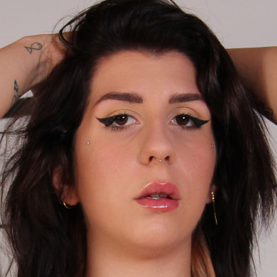 Molli: Model available for foot fetish custom videos on FootFetishCustom.com